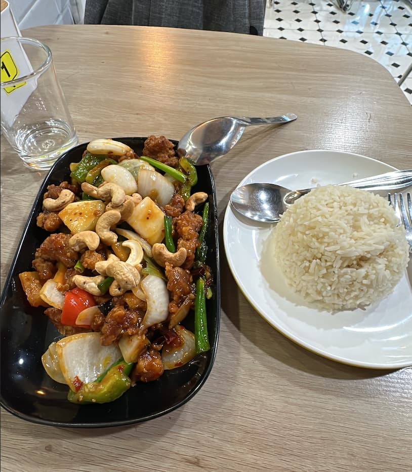 Tayland'da yemek yerken.