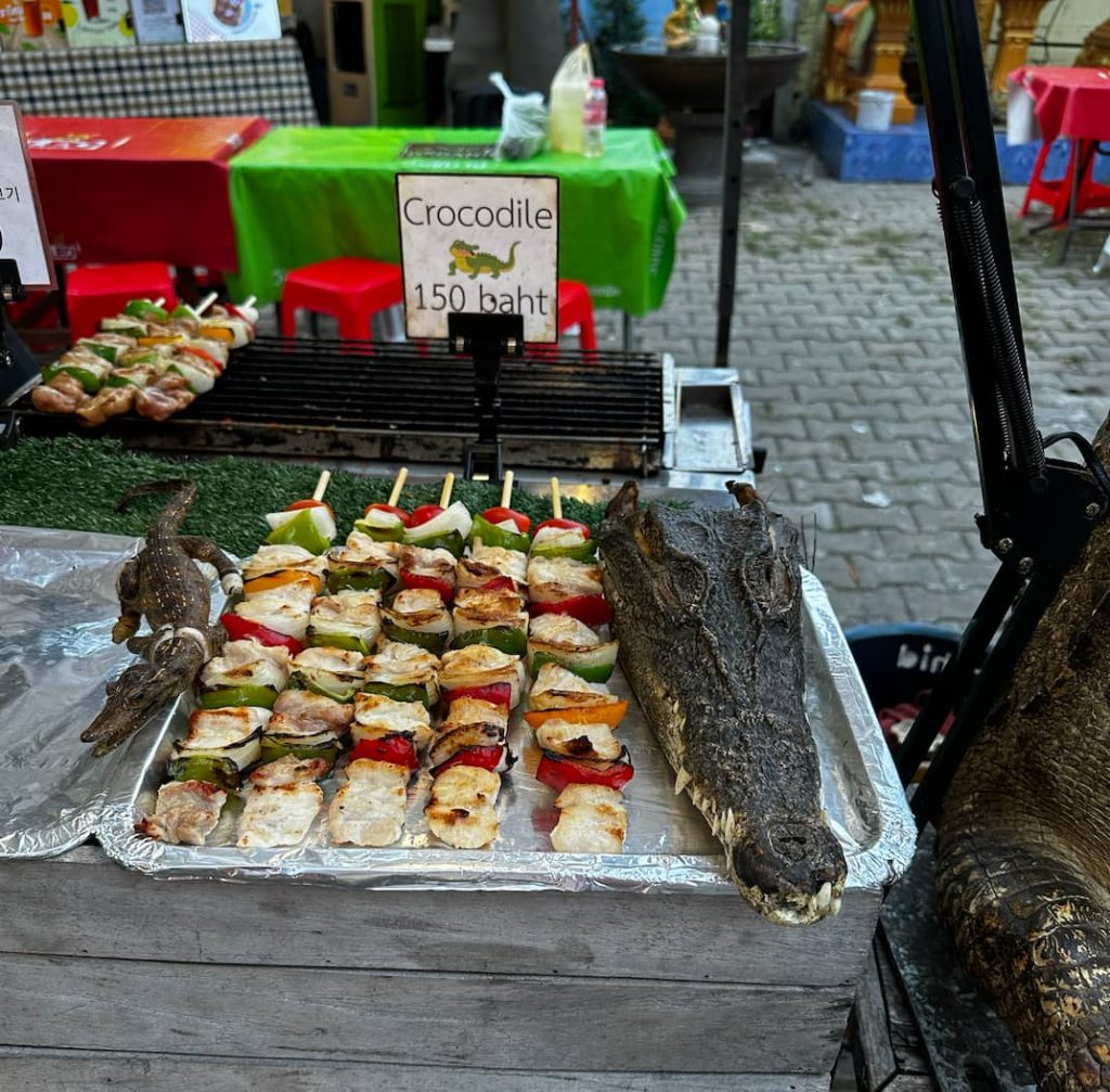 Timsah eti ve 150 Baht'lık fiyatı.